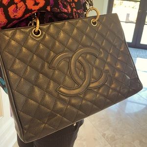 CHANEL GST Grand Shopping Tote 💯Authentic
